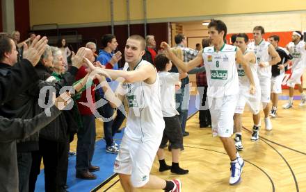 Basketball Bundesliga. Woerthersee Piraten gegen BC Vienna.  Jubel PIraten. Klagenfurt, 21.11.2010.
Foto:  Kuess

---
pressefotos, pressefotografie, kuess, qs, qspictures, sport, bild, bilder, bilddatenbank