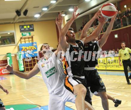 Basketball Bundesliga. Woerthersee Piraten gegen Xion Dukes Klosterneuburg.  Bernhard Weber (Piraten),  Ramiz Suljanovic, Anton Maresch (Klosterneuburg). Klagenfurt, 6.11.2010.
Foto:  Kuess

---
pressefotos, pressefotografie, kuess, qs, qspictures, sport, bild, bilder, bilddatenbank