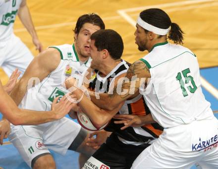 Basketball Bundesliga. Woerthersee Piraten gegen Xion Dukes Klosterneuburg.  Thomas Kennedy, Andreas Kuttnig (Piraten). Klagenfurt, 6.11.2010.
Foto:  Kuess

---
pressefotos, pressefotografie, kuess, qs, qspictures, sport, bild, bilder, bilddatenbank