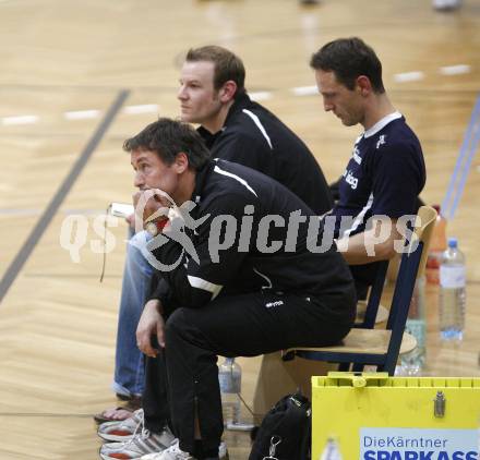 Volleyball MEL. ATSC Wildcats gegen ZOK Split. Trainer Helmut Voggenberger, Co-Trainer Luca Tarantini (Wildcats). Klagenfurt, am 6.11.2010.
Foto: Kuess
---
pressefotos, pressefotografie, kuess, qs, qspictures, sport, bild, bilder, bilddatenbank