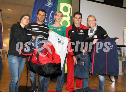 Kaernten Sport. Package Uebergabe. Lara Vadlau (Segeln), Christian Schatz (Naturbahnrodeln), Sandra Kleinberger (Fechten), Christian Zluga (Schwimmen), Jasmin Ouschan (Billard). Klagenfurt, 22.11.2010.
Foto: Kuess
---
pressefotos, pressefotografie, kuess, qs, qspictures, sport, bild, bilder, bilddatenbank