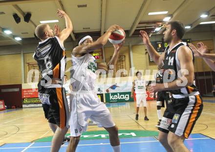 Basketball Bundesliga. Woerthersee Piraten gegen Xion Dukes Klosterneuburg.  Thomas Kennedy, (Piraten),  Matthew Rachar, Ramiz Suljanovic (Klosterneuburg). Klagenfurt, 6.11.2010.
Foto:  Kuess

---
pressefotos, pressefotografie, kuess, qs, qspictures, sport, bild, bilder, bilddatenbank