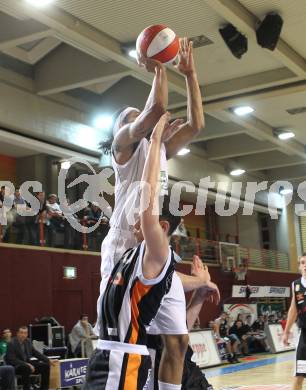 Basketball Bundesliga. Woerthersee Piraten gegen Xion Dukes Klosterneuburg.  Thomas Kennedy, (Piraten). Klagenfurt, 6.11.2010.
Foto:  Kuess

---
pressefotos, pressefotografie, kuess, qs, qspictures, sport, bild, bilder, bilddatenbank