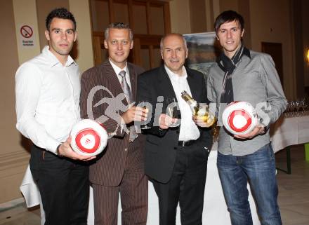 Fussball. Regionalliga. 40-Jahr Feier SAK. Ivo Mueller, Marco Wieser, Valentin Inzko, Darjan Aleksic. Klagenfurt, am 20.11.2010.
Foto: Kuess
---
pressefotos, pressefotografie, kuess, qs, qspictures, sport, bild, bilder, bilddatenbank