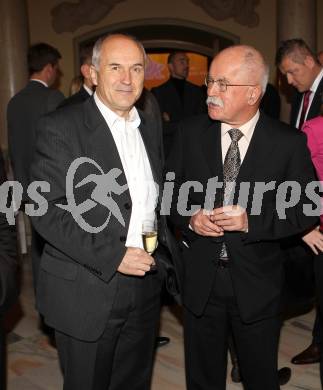 Fussball. Regionalliga. 40-Jahr Feier SAK. Valentin Inzko, Minister Zeks. Klagenfurt, am 20.11.2010.
Foto: Kuess
---
pressefotos, pressefotografie, kuess, qs, qspictures, sport, bild, bilder, bilddatenbank