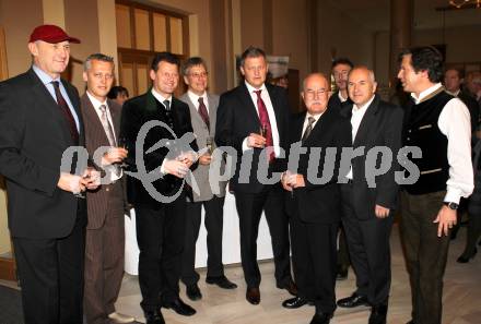 Fussball. Regionalliga. 40-Jahr Feier SAK. Manfred Mertel, Marco Wieser, Christian Scheider, Peter Kaiser, Franz Wieser, Minister Zeks, Valentin Inzko, Smrtnik. Klagenfurt, am 20.11.2010.
Foto: Kuess
---
pressefotos, pressefotografie, kuess, qs, qspictures, sport, bild, bilder, bilddatenbank