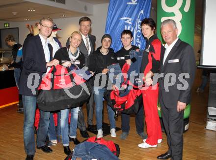 Kaernten Sport. Package Uebergabe. Werner Pietsch (Kelag), Jasmin Ouschan (Billard), Harald Kogler (Kelag), Lara Vadlau (Segeln), Patrick Ofner (Tennis), Veronika Watzek (Leichtathletik), Reinhard Tellian.. Klagenfurt, 22.11.2010.
Foto: Kuess
---
pressefotos, pressefotografie, kuess, qs, qspictures, sport, bild, bilder, bilddatenbank