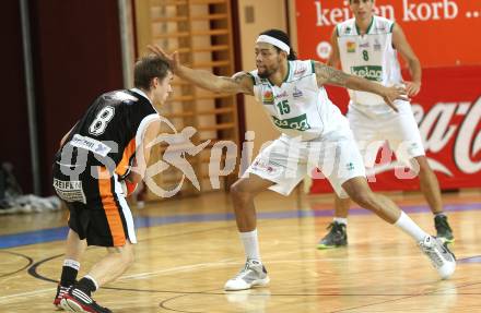 Basketball Bundesliga. Woerthersee Piraten gegen Xion Dukes Klosterneuburg.  Thomas Kennedy, (Piraten),  Anton Maresch (Klosterneuburg). Klagenfurt, 6.11.2010.
Foto:  Kuess

---
pressefotos, pressefotografie, kuess, qs, qspictures, sport, bild, bilder, bilddatenbank