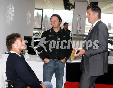 Kaernten Sport. Package Uebergabe. Sportlermeeting. Klaus Dolleschal, Manfred Auer,(Behindertensport), Harald Kogler (Kelag). Klagenfurt, 22.11.2010.
Foto: Kuess
---
pressefotos, pressefotografie, kuess, qs, qspictures, sport, bild, bilder, bilddatenbank