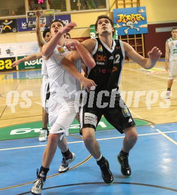 Basketball Bundesliga. Woerthersee Piraten gegen Xion Dukes Klosterneuburg.  Erik Rhinehart (Piraten),  Christoph Greimeister (Klosterneuburg). Klagenfurt, 6.11.2010.
Foto:  Kuess

---
pressefotos, pressefotografie, kuess, qs, qspictures, sport, bild, bilder, bilddatenbank