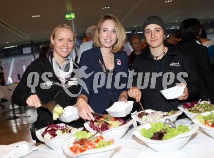 Kaernten Sport. Package Uebergabe. Jasmin Ouschan (Billard), Stephanie Wiedner (Radsport), Lara Vadlau (Segeln). Klagenfurt, 22.11.2010.
Foto: Kuess
---
pressefotos, pressefotografie, kuess, qs, qspictures, sport, bild, bilder, bilddatenbank