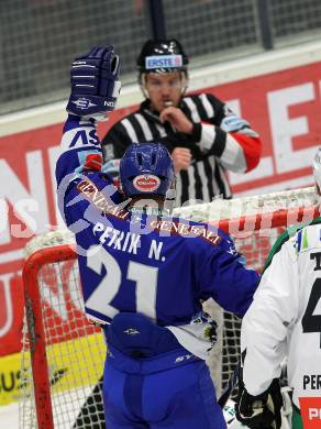 EBEL. Eishockey Bundesliga. EC Pasut VSV gegen HDD TILIA Olimpija Ljubljana. Torjubel Nikolas Petrik, Schiedsrichter (VSV). Villach, am 26.11.2010.
Foto: Kuess 


---
pressefotos, pressefotografie, kuess, qs, qspictures, sport, bild, bilder, bilddatenbank