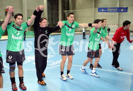 Handball Bundesliga. HC Kaernten gegen SC Ferlach. Jubel Josef Sourek, Trainer Michael Pontasch, Markus Goeschl, Thomas Paul Wulz (HCK). Klagenfurt, 27.11.2010.
Foto: Kuess
---
pressefotos, pressefotografie, kuess, qs, qspictures, sport, bild, bilder, bilddatenbank