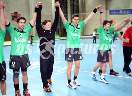 Handball Bundesliga. HC Kaernten gegen SC Ferlach. Jubel Josef Sourek, Trainer Michael Pontasch, Markus Goeschl, Thomas Paul Wulz (HCK). Klagenfurt, 27.11.2010.
Foto: Kuess
---
pressefotos, pressefotografie, kuess, qs, qspictures, sport, bild, bilder, bilddatenbank