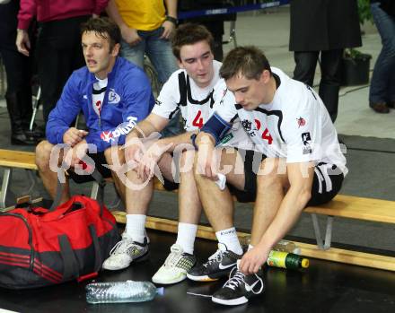 Handball Bundesliga. HC Kaernten gegen SC Ferlach. Enttaeuscht Dino Poje,  Miha Dobnik, Daniel Plesej, (Ferlach). Klagenfurt, 27.11.2010.
Foto: Kuess
---
pressefotos, pressefotografie, kuess, qs, qspictures, sport, bild, bilder, bilddatenbank