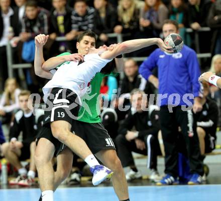 Handball Bundesliga. HC Kaernten gegen SC Ferlach. Markus Goeschl (HCK), Primoz Drozina (Ferlach). Klagenfurt, 27.11.2010.
Foto: Kuess
---
pressefotos, pressefotografie, kuess, qs, qspictures, sport, bild, bilder, bilddatenbank