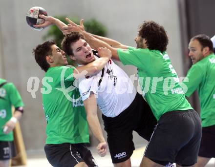 Handball Bundesliga. HC Kaernten gegen SC Ferlach. Markus Goeschl, Branko Bedekovic, (HCK), Primoz Drozina (Ferlach). Klagenfurt, 27.11.2010.
Foto: Kuess
---
pressefotos, pressefotografie, kuess, qs, qspictures, sport, bild, bilder, bilddatenbank