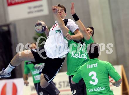 Handball Bundesliga. HC Kaernten gegen SC Ferlach. Markus Goeschl (HCK), Wolfgang Fuerstler (Ferlach). Klagenfurt, 27.11.2010.
Foto: Kuess
---
pressefotos, pressefotografie, kuess, qs, qspictures, sport, bild, bilder, bilddatenbank