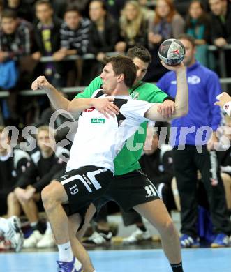 Handball Bundesliga. HC Kaernten gegen SC Ferlach. Markus Goeschl (HCK),  Primoz Drozina (Ferlach). Klagenfurt, 27.11.2010.
Foto: Kuess
---
pressefotos, pressefotografie, kuess, qs, qspictures, sport, bild, bilder, bilddatenbank