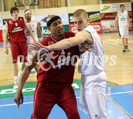 Basketball Bundesliga. Woerthersee Piraten gegen BC Vienna.  Gunther Zajic (Piraten), Marcus Carr (Vienna). 
Klagenfurt, 21.11.2010.
Foto:  Kuess

---
pressefotos, pressefotografie, kuess, qs, qspictures, sport, bild, bilder, bilddatenbank