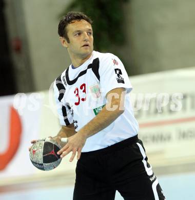 Handball Bundesliga. HC Kaernten gegen SC Ferlach. Dino Poje  (Ferlach). Klagenfurt, 27.11.2010.
Foto: Kuess
---
pressefotos, pressefotografie, kuess, qs, qspictures, sport, bild, bilder, bilddatenbank