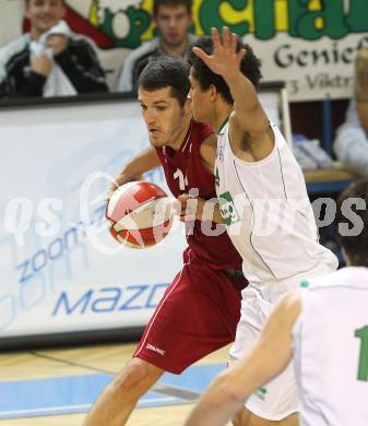 Basketball Bundesliga. Woerthersee Piraten gegen BC Vienna.  Samuel Bachlechner (Piraten), Stjepan Stazic (Vienna). 
Klagenfurt, 21.11.2010.
Foto:  Kuess

---
pressefotos, pressefotografie, kuess, qs, qspictures, sport, bild, bilder, bilddatenbank