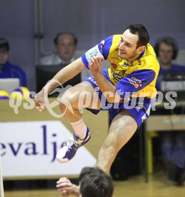 Volleyball. Challenge Cup. Aich/Dob gegen Mladost Marina Kastela. Peter Divis (Aich/Dob). Prevalje, 25.11.2010.
Foto: Kuess
---
pressefotos, pressefotografie, kuess, qs, qspictures, sport, bild, bilder, bilddatenbank