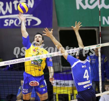 Volleyball. Challenge Cup. Aich/Dob gegen Mladost Marina Kastela. Andrej  Grut (Aich/Dob). Prevalje, 25.11.2010.
Foto: Kuess
---
pressefotos, pressefotografie, kuess, qs, qspictures, sport, bild, bilder, bilddatenbank