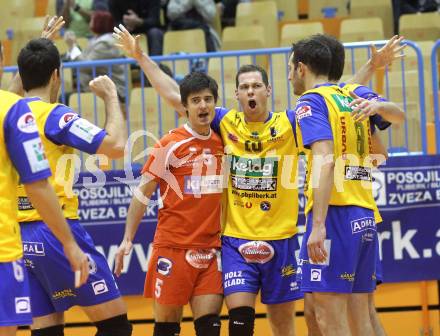 Volleyball. Challenge Cup. Aich/Dob gegen Mladost Marina Kastela. Jubel (Aich/Dob). Prevalje, 25.11.2010.
Foto: Kuess
---
pressefotos, pressefotografie, kuess, qs, qspictures, sport, bild, bilder, bilddatenbank