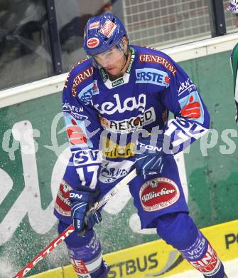 EBEL. Eishockey Bundesliga. EC Pasut VSV gegen HDD TILIA Olimpija Ljubljana. Joshua Langfeld (VSV). Villach, am 26.11.2010.
Foto: Kuess 


---
pressefotos, pressefotografie, kuess, qs, qspictures, sport, bild, bilder, bilddatenbank