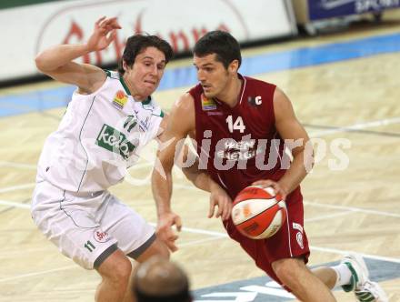 Basketball Bundesliga. Woerthersee Piraten gegen BC Vienna.  Andreas Kuttnig (Piraten), Stjepan Stazic (Vienna). 
Klagenfurt, 21.11.2010.
Foto:  Kuess

---
pressefotos, pressefotografie, kuess, qs, qspictures, sport, bild, bilder, bilddatenbank