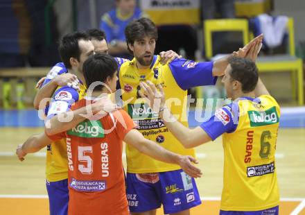 Volleyball. Challenge Cup. Aich/Dob gegen Mladost Marina Kastela. Jubel  (Aich/Dob). Prevalje, 25.11.2010.
Foto: Kuess
---
pressefotos, pressefotografie, kuess, qs, qspictures, sport, bild, bilder, bilddatenbank