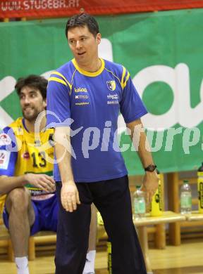 Volleyball. Challenge Cup. Aich/Dob gegen Mladost Marina Kastela. Trainer Igor Simuncic (Aich/Dob). Prevalje, 25.11.2010.
Foto: Kuess
---
pressefotos, pressefotografie, kuess, qs, qspictures, sport, bild, bilder, bilddatenbank