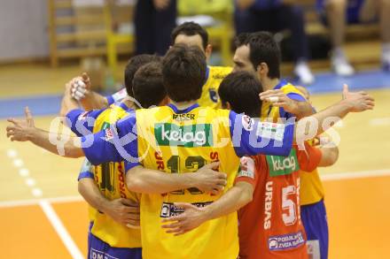 Volleyball. Challenge Cup. Aich/Dob gegen Mladost Marina Kastela. Jubel (Aich/Dob). Prevalje, 25.11.2010.
Foto: Kuess
---
pressefotos, pressefotografie, kuess, qs, qspictures, sport, bild, bilder, bilddatenbank