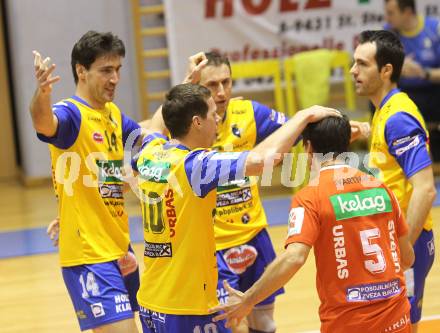 Volleyball. Challenge Cup. Aich/Dob gegen Mladost Marina Kastela. Jubel (Aich/Dob). Prevalje, 25.11.2010.
Foto: Kuess
---
pressefotos, pressefotografie, kuess, qs, qspictures, sport, bild, bilder, bilddatenbank