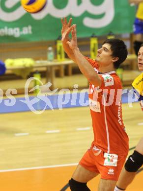 Volleyball. Challenge Cup. Aich/Dob gegen Mladost Marina Kastela. Jure Ivartnik (Aich/Dob). Prevalje, 25.11.2010.
Foto: Kuess
---
pressefotos, pressefotografie, kuess, qs, qspictures, sport, bild, bilder, bilddatenbank