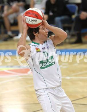 Basketball Bundesliga. Woerthersee Piraten gegen BC Vienna.  Andreas Kuttnig (Piraten). 
Klagenfurt, 21.11.2010.
Foto:  Kuess

---
pressefotos, pressefotografie, kuess, qs, qspictures, sport, bild, bilder, bilddatenbank