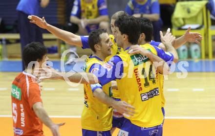 Volleyball. Challenge Cup. Aich/Dob gegen Mladost Marina Kastela. Jubel (Aich/Dob). Prevalje, 25.11.2010.
Foto: Kuess
---
pressefotos, pressefotografie, kuess, qs, qspictures, sport, bild, bilder, bilddatenbank