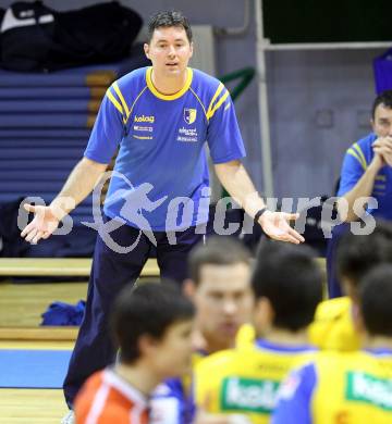 Volleyball. Challenge Cup. Aich/Dob gegen Mladost Marina Kastela. Trainer Igor Simuncic (Aich/Dob). Prevalje, 25.11.2010.
Foto: Kuess
---
pressefotos, pressefotografie, kuess, qs, qspictures, sport, bild, bilder, bilddatenbank