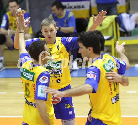 Volleyball. Challenge Cup. Aich/Dob gegen Mladost Marina Kastela. Jubel (Aich/Dob). Prevalje, 25.11.2010.
Foto: Kuess
---
pressefotos, pressefotografie, kuess, qs, qspictures, sport, bild, bilder, bilddatenbank