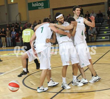 Basketball Bundesliga. Woerthersee Piraten gegen BC Vienna.  Jubel (Piraten). 
Klagenfurt, 21.11.2010.
Foto:  Kuess

---
pressefotos, pressefotografie, kuess, qs, qspictures, sport, bild, bilder, bilddatenbank