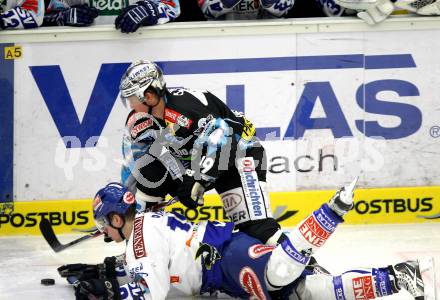 EBEL. Eishockey Bundesliga. EC Pasut VSV gegen EHC LIWEST Linz.  Michael Raffl, (VSV), Robert Shearer (Linz). Villach, am 3.12.2010.
Foto: Kuess 


---
pressefotos, pressefotografie, kuess, qs, qspictures, sport, bild, bilder, bilddatenbank