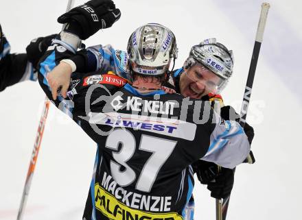 EBEL. Eishockey Bundesliga. EC Pasut VSV gegen EHC LIWEST Linz.  Torjubel Brad Purdie, Aaron McKenzie (Linz). Villach, am 3.12.2010.
Foto: Kuess 


---
pressefotos, pressefotografie, kuess, qs, qspictures, sport, bild, bilder, bilddatenbank