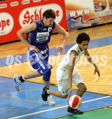 Basketball Bundesliga. Woerthersee Piraten gegen Allianz Swans Gmunden.  Samuel Bachlechner, (Piraten),   Matthias Mayer (Gmunden). Klagenfurt, 4.12.2010.
Foto:  Kuess

---
pressefotos, pressefotografie, kuess, qs, qspictures, sport, bild, bilder, bilddatenbank