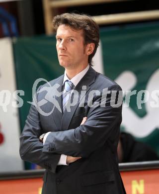 Basketball Bundesliga. Woerthersee Piraten gegen Allianz Swans Gmunden.  Trainer Mathias Fischer  (Gmunden). Klagenfurt, 4.12.2010.
Foto:  Kuess

---
pressefotos, pressefotografie, kuess, qs, qspictures, sport, bild, bilder, bilddatenbank