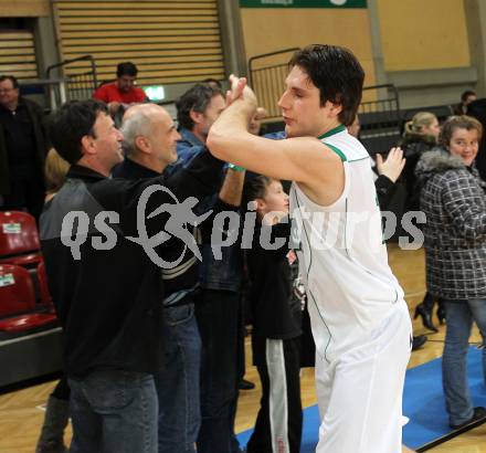 Basketball Bundesliga. Woerthersee Piraten gegen BC Vienna. Jubel Andreas Kuttnig (Piraten). 
Klagenfurt, 21.11.2010.
Foto:  Kuess

---
pressefotos, pressefotografie, kuess, qs, qspictures, sport, bild, bilder, bilddatenbank