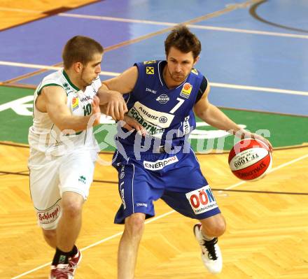 Basketball Bundesliga. Woerthersee Piraten gegen Allianz Swans Gmunden.  Gunther Zajic, (Piraten),  Thomas Stelzer (Gmunden). Klagenfurt, 4.12.2010.
Foto:  Kuess

---
pressefotos, pressefotografie, kuess, qs, qspictures, sport, bild, bilder, bilddatenbank