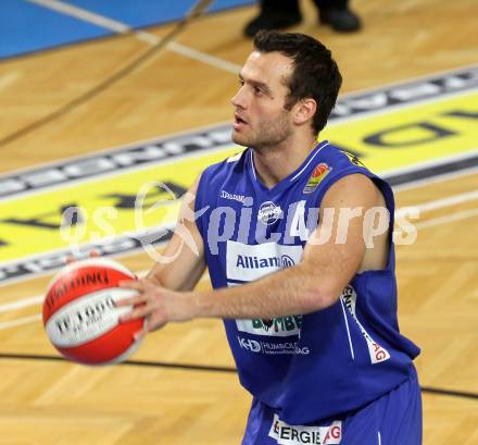 Basketball Bundesliga. Woerthersee Piraten gegen Allianz Swans Gmunden.  Enis Murati (Gmunden). Klagenfurt, 4.12.2010.
Foto:  Kuess

---
pressefotos, pressefotografie, kuess, qs, qspictures, sport, bild, bilder, bilddatenbank