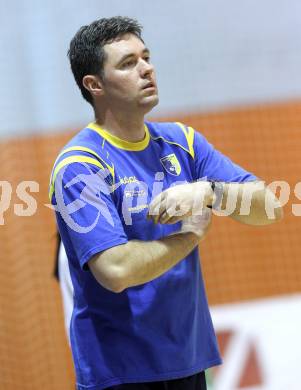 Volleyball. Challenge Cup. Aich/Dob gegen Mladost Marina Kastela. Trainer Igor Simuncic (Aich/Dob). Prevalje, 25.11.2010.
Foto: Kuess
---
pressefotos, pressefotografie, kuess, qs, qspictures, sport, bild, bilder, bilddatenbank