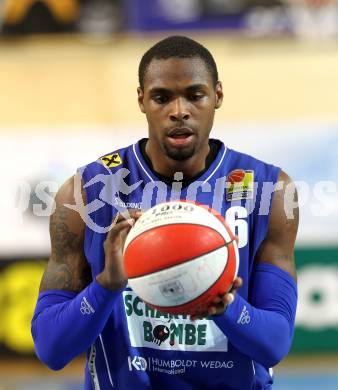 Basketball Bundesliga. Woerthersee Piraten gegen Allianz Swans Gmunden.  Anthony Slack (Gmunden). Klagenfurt, 4.12.2010.
Foto:  Kuess

---
pressefotos, pressefotografie, kuess, qs, qspictures, sport, bild, bilder, bilddatenbank